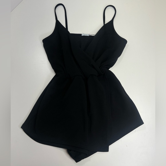 Urban Outfitters Kimchi Blue Drapey Surplice Skort Romper in Black Size Small - Picture 2 of 14